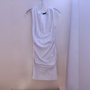 Nicole Miller White sleeveless form-fitting dress